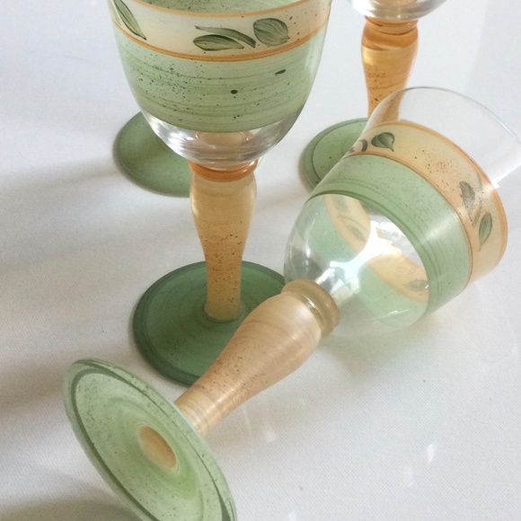 4 Gibson Vintage Hand Painted Wine Goblets - Picture 3 of 5